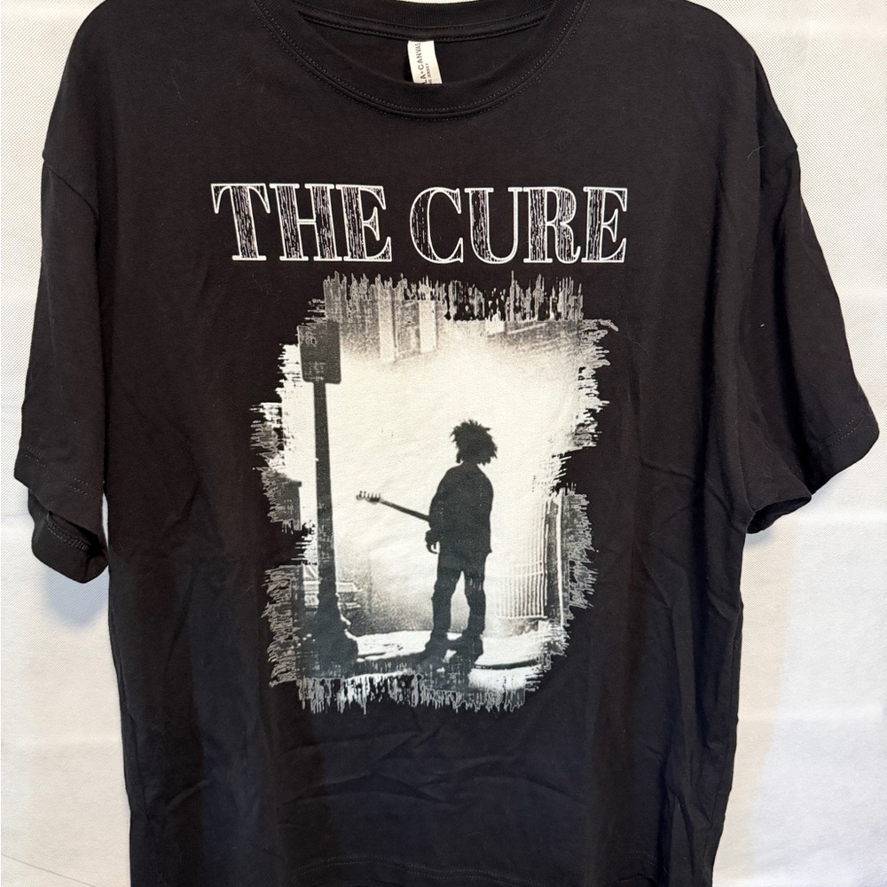 Gildan Black Men’s T-Shirt with The Cure Graphic